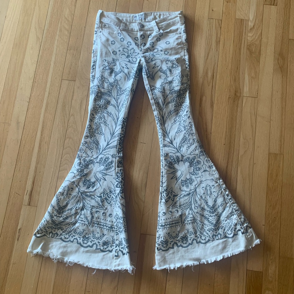 Free People Bali cream printed super flare jeans - Picture 9 of 9
